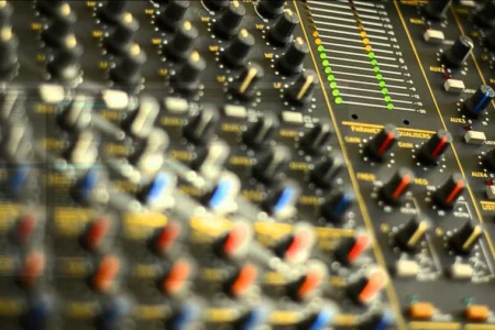 Featured image for “Noizefield – Noizedrumz Vol.2 [nanoloop] for NI Maschine & NI Kontakt”