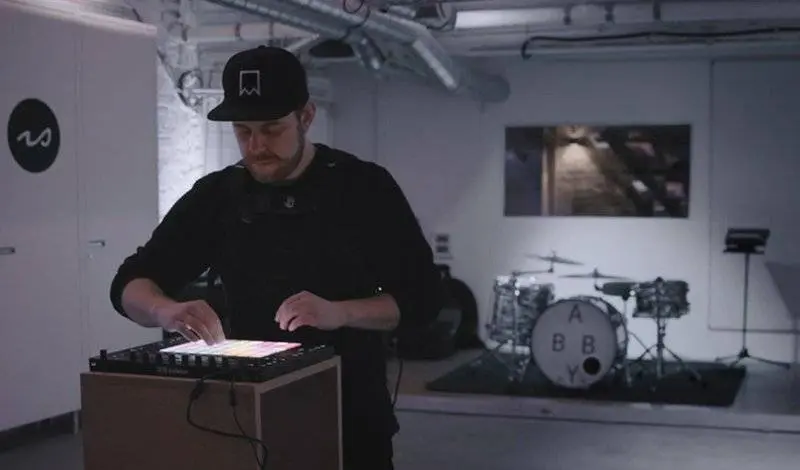 Watch a one take Push performance by Clockwerk