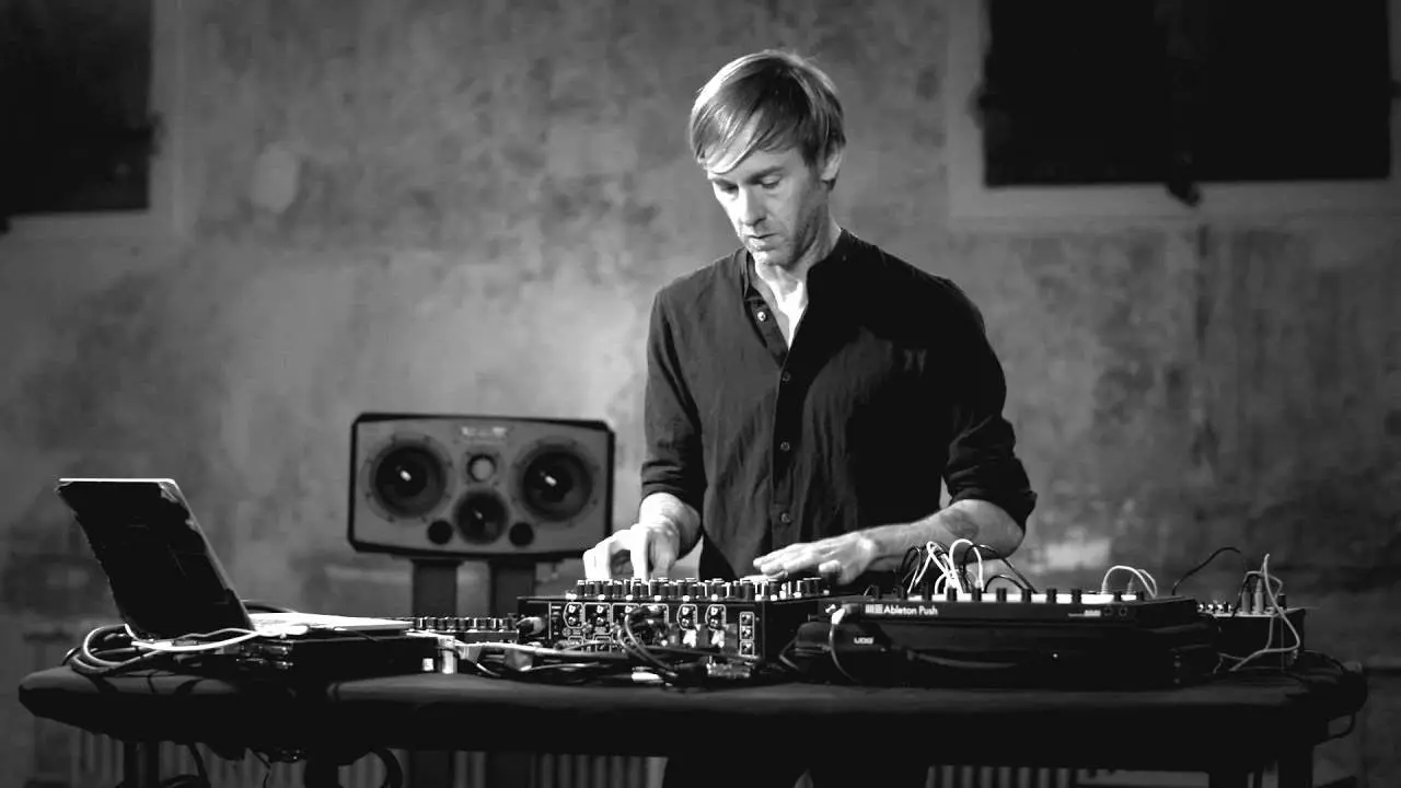 Beyond the Turntable: How Tech is Changing DJing